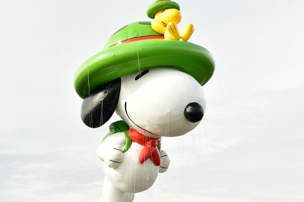 macys thanksgiving day parade 2023 beagle scout snoopy