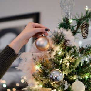 best holiday date ideas christmas tree decorating