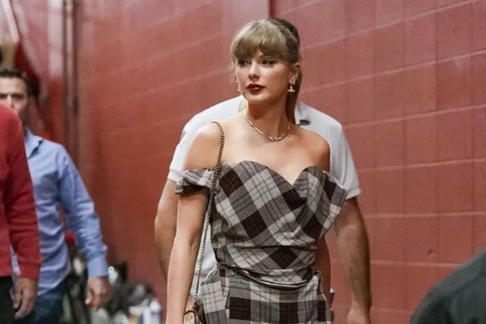 Taylor Swift Stuns In Vivienne Westwood Ensemble to Support Travis Kelce at Chiefs Game